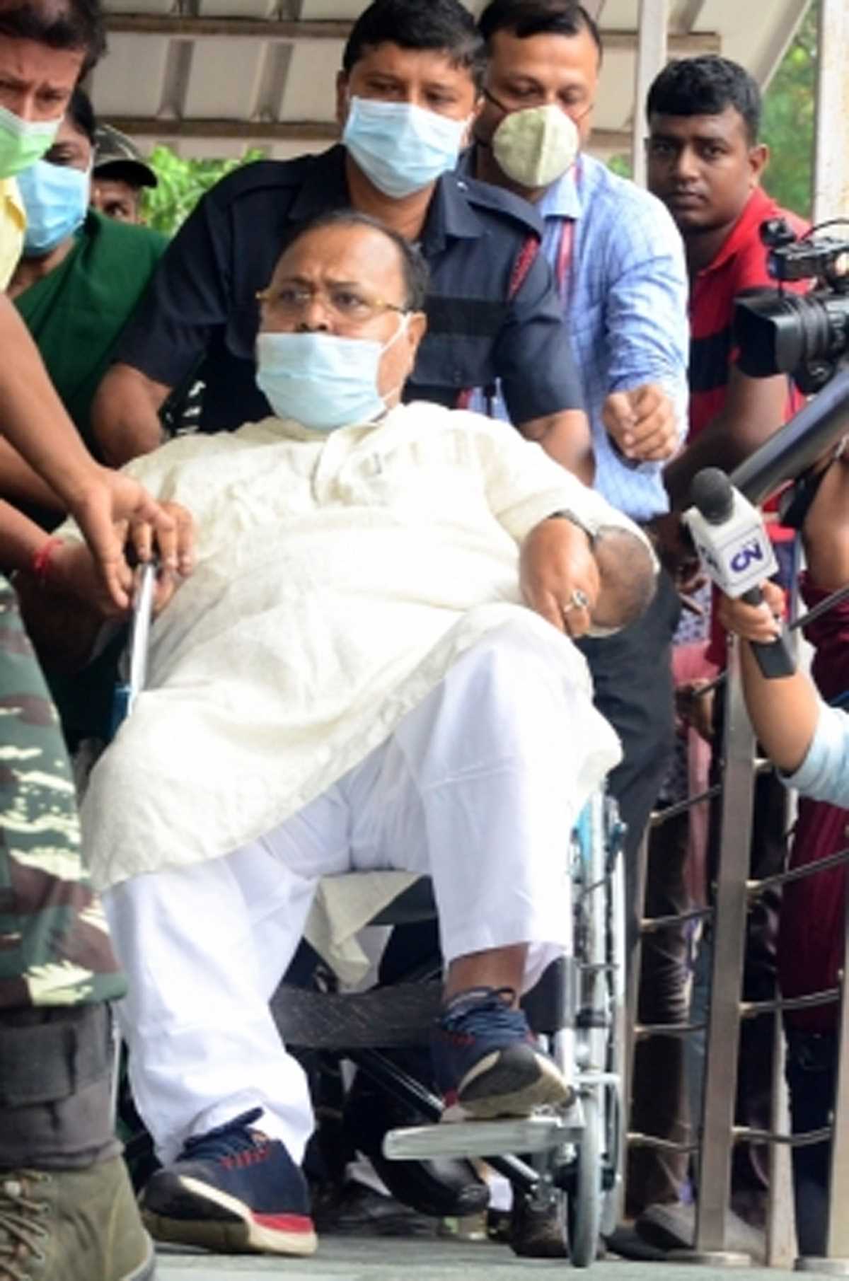 बंगाल भर्ती घोटाला : सीबीआई ने अदालत से पार्थ चटर्जी की हिरासत की अनुमति मांगी